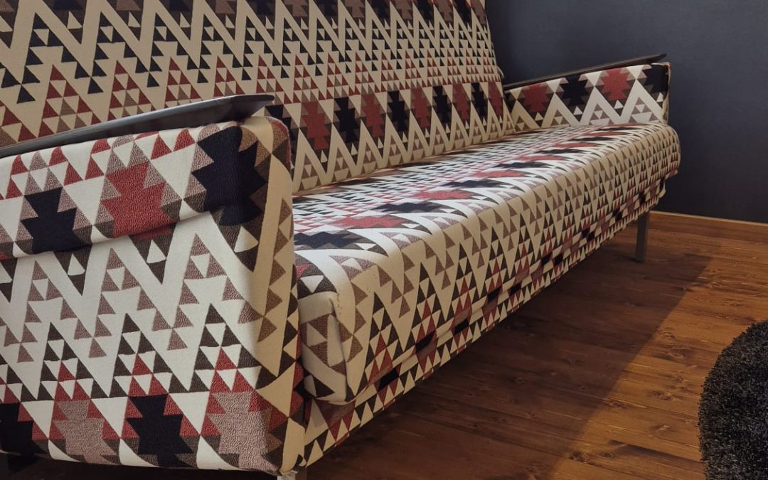 Design-Schlafsofa – neu gepolstert